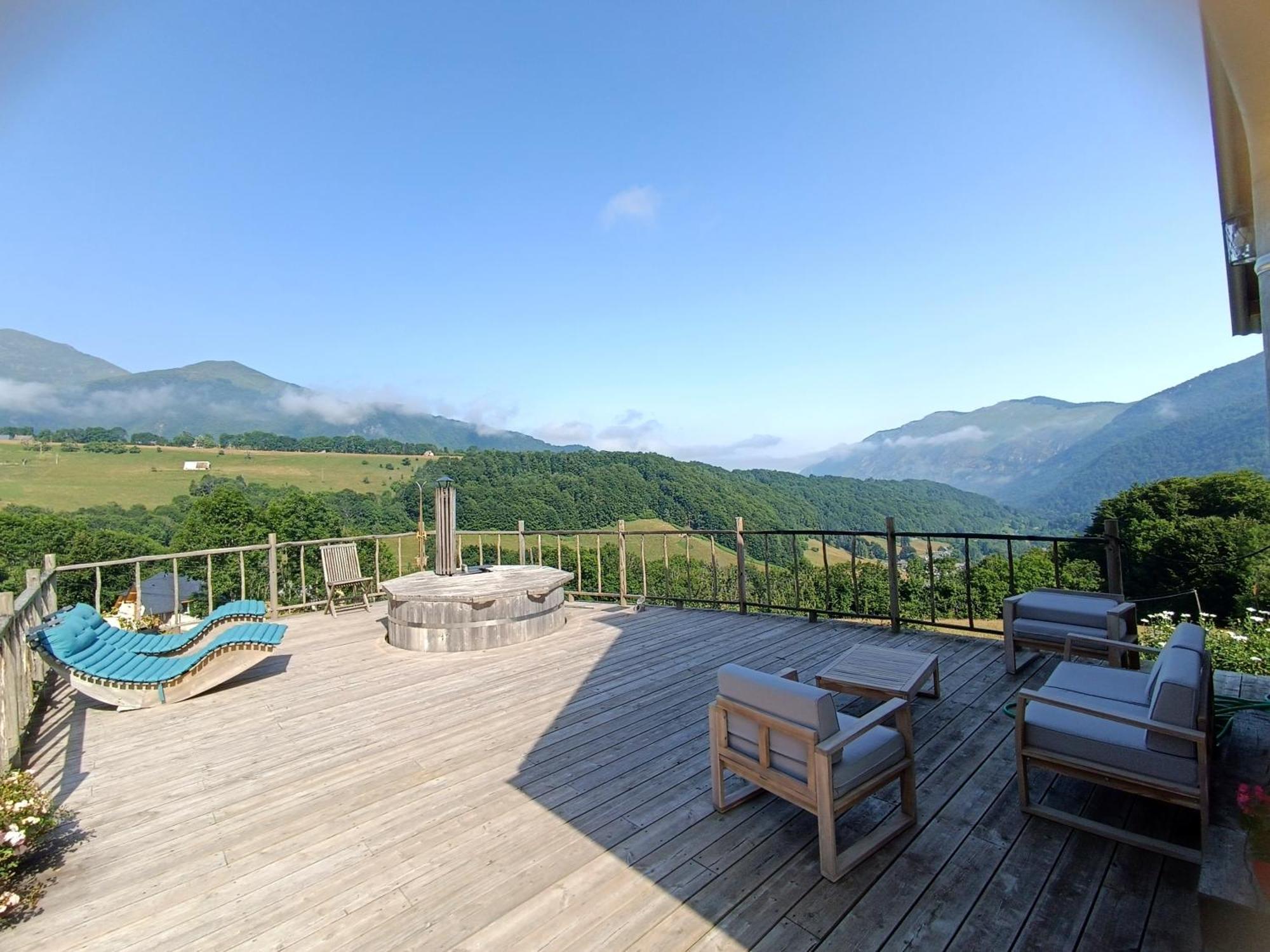 Le Panoramique Villa Campan Bagian luar foto
